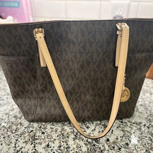 Michael Kors jet setter medium size handbag